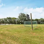 4 Person In Hemmet